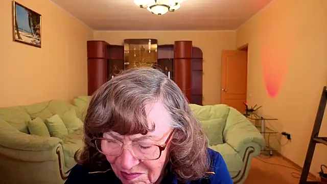 Snapshot of Betty_Brick chatting on 12-21-25, 12:56 Betty Brick online show from 12-21-25, 12:56