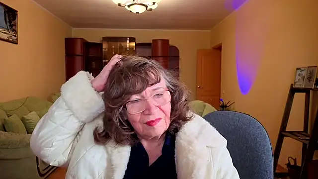 Snapshot of Betty_Brick chatting on 12-22-25, 01:02 Betty Brick online show from 12-22-25, 01:02