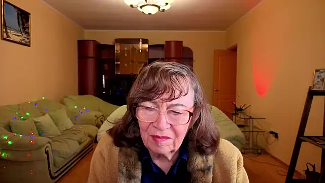 Snapshot of Betty_Brick chatting on 12-22-25, 01:41 Betty Brick online show from 12-22-25, 01:41