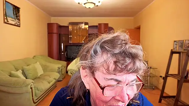 Snapshot of Betty_Brick chatting on 01-08-26, 02:30 Betty Brick online show from 01-08-26, 02:30