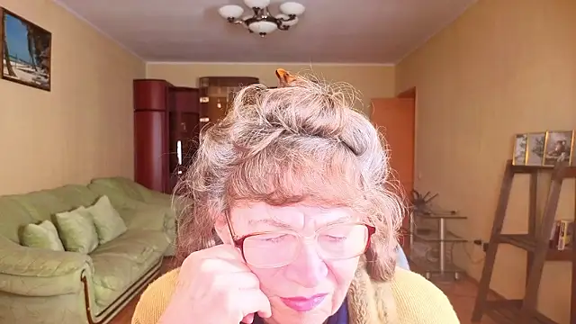 Snapshot of Betty_Brick chatting on 01-14-26, 01:39 Betty Brick online show from 01-14-26, 01:39