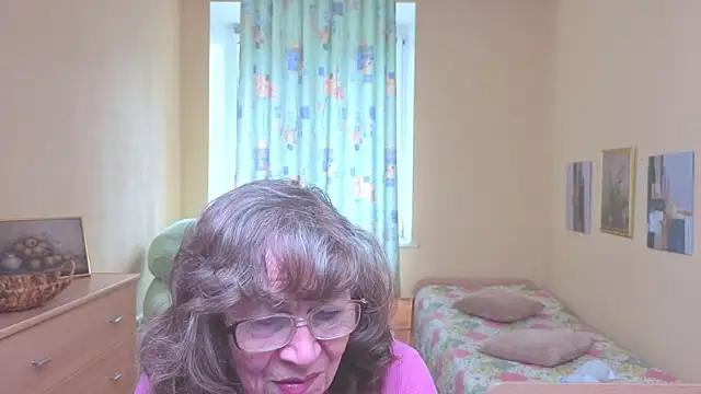 Snapshot of Betty_Brick chatting on 04-09-26, 12:10 Betty Brick online show from 04-09-26, 12:10