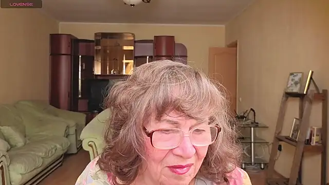 Betty Brick online show from 04-28-26, 01:16