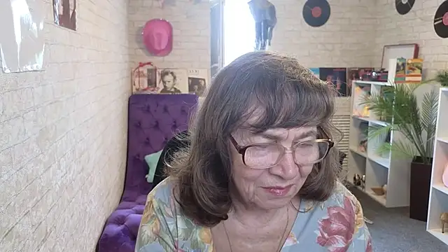 Betty Brick online show from 05-19-26, 12:55