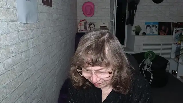 Betty Brick online show from 05-22-26, 06:02