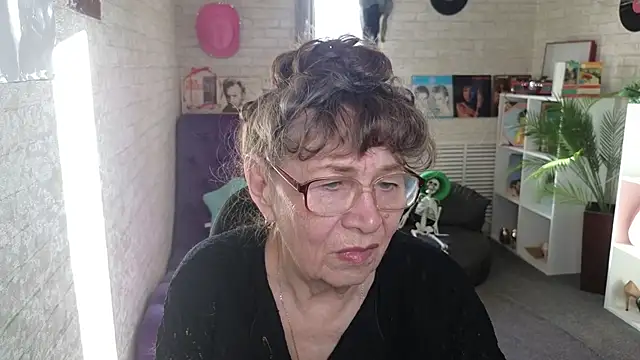 Betty Brick online show from 05-23-26, 03:27