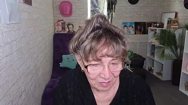 Betty Brick online show from 05-24-26, 03:17