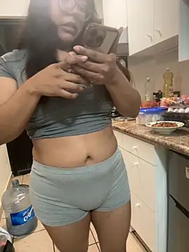 Snapshot of karysweetbeaury chatting on 09-10-25, 02:22 karysweetbeaury online show from 09-10-25, 02:22