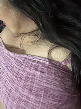 Snapshot of karysweetbeaury chatting on 10-10-25, 01:48 karysweetbeaury online show from 10-10-25, 01:48