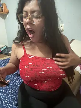 Snapshot of karysweetbeaury chatting on 02-15-26, 07:32 karysweetbeaury online show from 02-15-26, 07:32