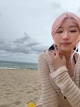 Snapshot of winter11 chatting on 09-19-25, 02:24 winter11 online show from 09-19-25, 02:24