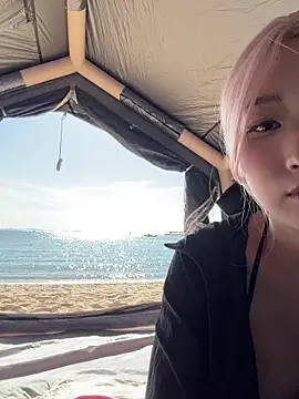 Snapshot of winter11 chatting on 09-21-25, 06:26 winter11 online show from 09-21-25, 06:26