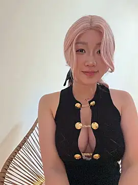 Snapshot of winter11 chatting on 10-30-25, 06:15 winter11 online show from 10-30-25, 06:15