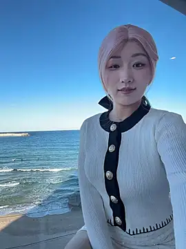 Snapshot of winter11 chatting on 11-10-25, 06:34 winter11 online show from 11-10-25, 06:34