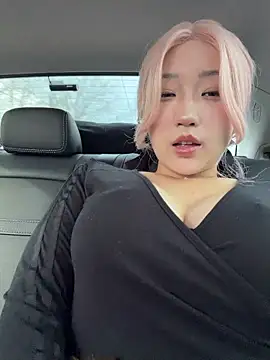 Snapshot of winter11 chatting on 11-23-25, 01:27 winter11 online show from 11-23-25, 01:27