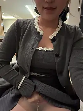 Snapshot of winter11 chatting on 11-28-25, 08:50 winter11 online show from 11-28-25, 08:50