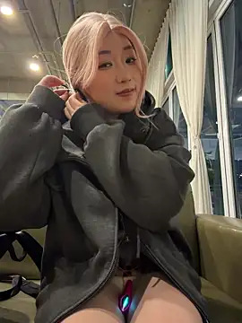 Snapshot of winter11 chatting on 11-29-25, 09:01 winter11 online show from 11-29-25, 09:01