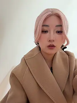 Snapshot of winter11 chatting on 12-14-25, 01:11 winter11 online show from 12-14-25, 01:11