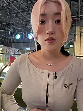 Snapshot of winter11 chatting on 01-11-26, 01:43 winter11 online show from 01-11-26, 01:43