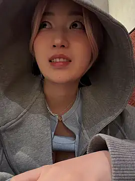 Snapshot of winter11 chatting on 01-15-26, 05:23 winter11 online show from 01-15-26, 05:23