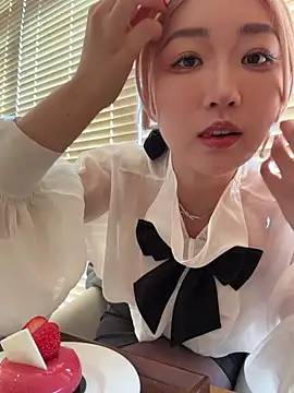 Snapshot of winter11 chatting on 02-06-26, 05:12 winter11 online show from 02-06-26, 05:12