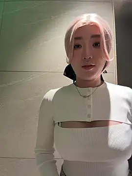 Snapshot of winter11 chatting on 02-13-26, 05:36 winter11 online show from 02-13-26, 05:36