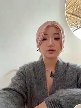 Snapshot of winter11 chatting on 02-15-26, 01:46 winter11 online show from 02-15-26, 01:46