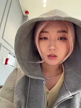 Snapshot of winter11 chatting on 03-06-26, 06:43 winter11 online show from 03-06-26, 06:43