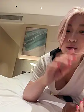 Snapshot of winter11 chatting on 03-08-26, 02:10 winter11 online show from 03-08-26, 02:10