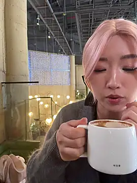 Snapshot of winter11 chatting on 03-13-26, 06:42 winter11 online show from 03-13-26, 06:42