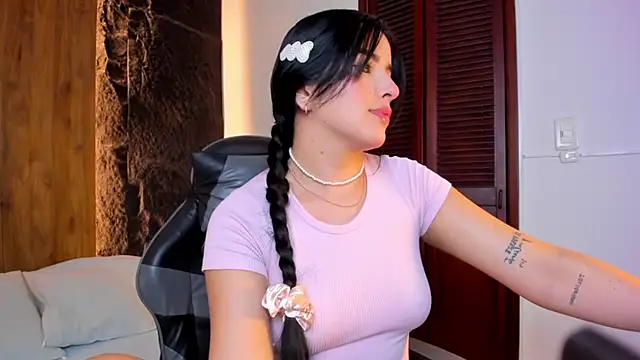 Snapshot of evelin_lopezz chatting on 09-16-25, 02:12 evelin lopezz online show from 09-16-25, 02:12