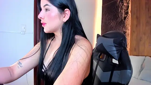 Snapshot of evelin_lopezz chatting on 09-19-25, 02:13 evelin lopezz online show from 09-19-25, 02:13