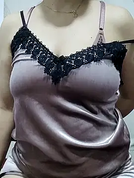 Snapshot of linakhalifa chatting on 10-29-25, 12:24 linakhalifa online show from 10-29-25, 12:24