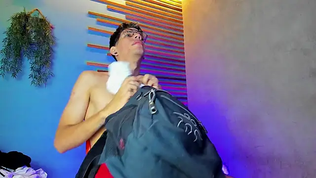 david huge online show from 10-25-25, 01:40