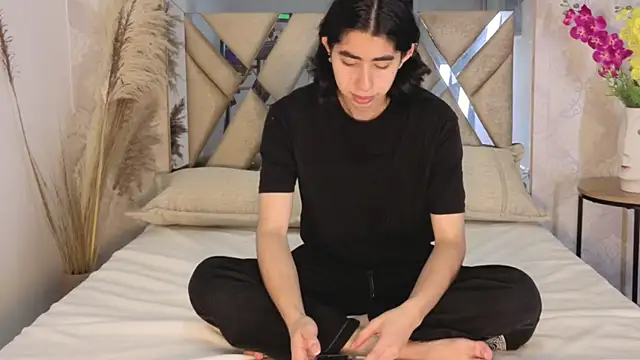 ryo light online show from 11-28-25, 08:55