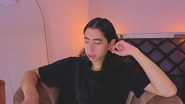 Snapshot of ryo_light chatting on 06-18-26, 04:02 ryo light online show from 06-18-26, 04:02