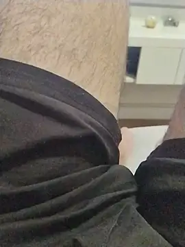 Snapshot of LeoMaduroSP chatting on 10-15-25, 11:05 LeoMaduroSP online show from 10-15-25, 11:05