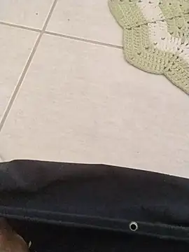 Snapshot of LeoMaduroSP chatting on 10-21-25, 05:35 LeoMaduroSP online show from 10-21-25, 05:35