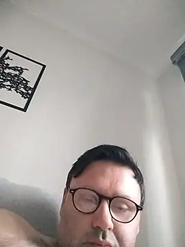 Snapshot of LeoMaduroSP chatting on 10-26-25, 08:15 LeoMaduroSP online show from 10-26-25, 08:15