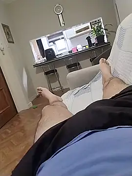 Snapshot of LeoMaduroSP chatting on 10-31-25, 04:24 LeoMaduroSP online show from 10-31-25, 04:24