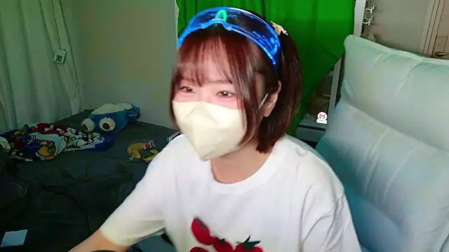 Snapshot of chii_chan_o0 chatting on 04-30-26, 01:17 chii chan o0 online show from 04-30-26, 01:17