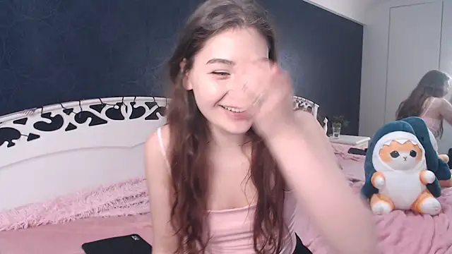 Snapshot of Lili_Luuu chatting on 09-20-25, 08:43 Lili Luuu online show from 09-20-25, 08:43