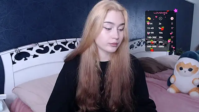 Snapshot of Lili_Luuu chatting on 10-16-25, 02:45 Lili Luuu online show from 10-16-25, 02:45