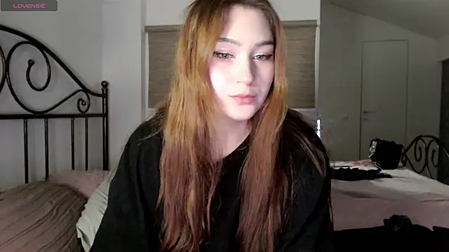 Snapshot of Lili_Luuu chatting on 03-25-26, 10:16 Lili Luuu online show from 03-25-26, 10:16