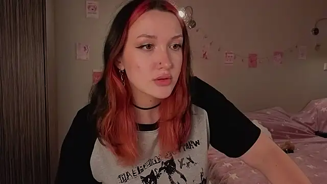 Snapshot of CrystalBlaze_ chatting on 09-21-25, 09:49 CrystalBlaze  online show from 09-21-25, 09:49