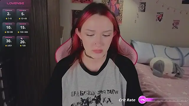 Snapshot of CrystalBlaze_ chatting on 10-25-25, 08:47 CrystalBlaze  online show from 10-25-25, 08:47