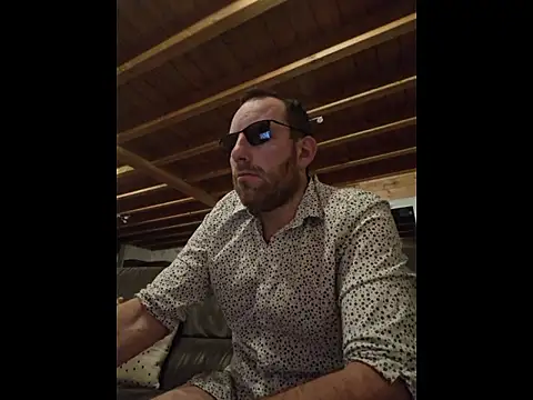 Snapshot of BrunJulienMetis chatting on 01-09-26, 09:16 BrunJulienMetis online show from 01-09-26, 09:16