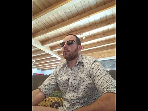 Snapshot of BrunJulienMetis chatting on 01-10-26, 12:07 BrunJulienMetis online show from 01-10-26, 12:07