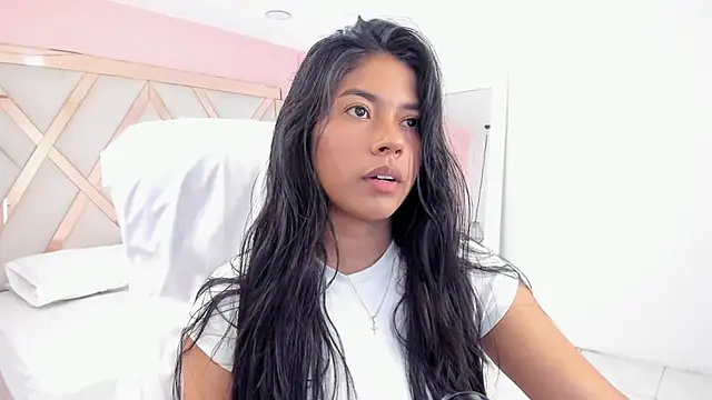 Snapshot of samantaa_shy chatting on 11-21-25, 02:21 samantaa shy online show from 11-21-25, 02:21