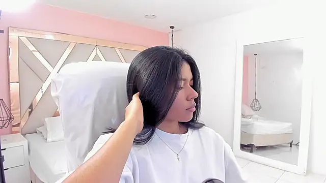 Snapshot of samantaa_shy chatting on 11-23-25, 02:00 samantaa shy online show from 11-23-25, 02:00